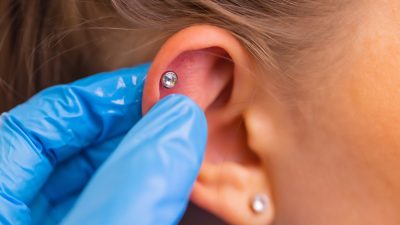 piercing-femme-oreille